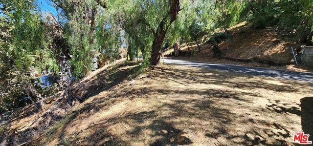 3643 Fredonia Drive, Los Angeles CA: https://media.crmls.org/mediaz/57f36cad-25c8-4726-b78c-fa8e5cb97a25.jpg