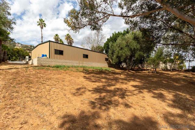 1339 Windsong Ln, Escondido CA: https://media.crmls.org/mediaz/57f38eba-119e-492d-b116-d42f18c8c2d6.jpg