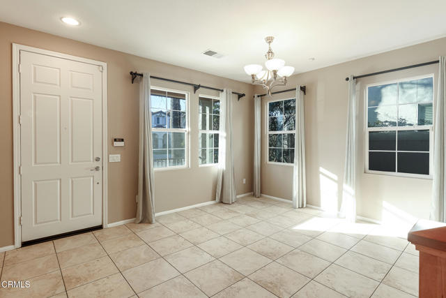 Detail Gallery Image 2 of 27 For 636 Ibiza Ln, Oxnard,  CA 93035 - 3 Beds | 2/1 Baths