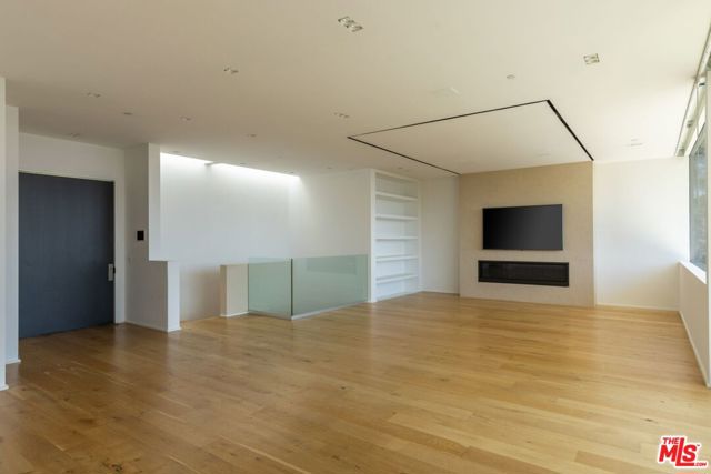 1853 Sunset Plaza Drive, Los Angeles CA: https://media.crmls.org/mediaz/57f46923-e685-4e3f-997b-0440bd96cb33.jpg