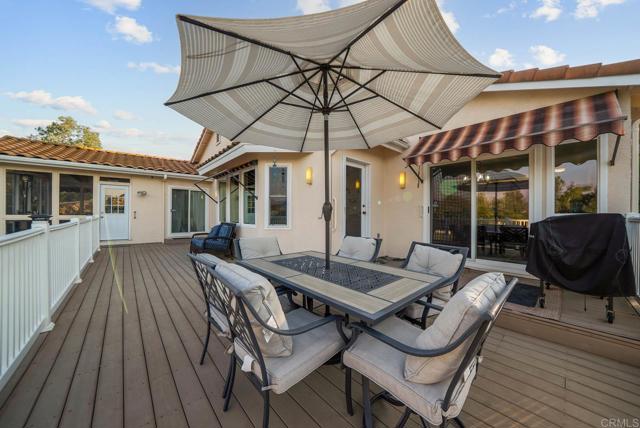 15425 Vista Vicente Dr, San Diego CA: https://media.crmls.org/mediaz/57f51850-30fc-4408-a8db-464006ad1a4c.jpg