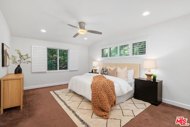 4450 Coronet Drive, Encino CA: https://media.crmls.org/mediaz/57f51da1-a7ba-4c98-985a-4f625ad5c010.jpg