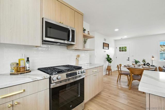 4729 Lithrop Pl, San Diego CA: https://media.crmls.org/mediaz/57f59c10-a575-4d6a-a57b-9b3961670989.jpg