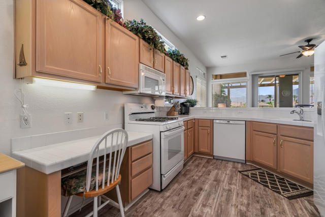 44591 S Heritage Palms Drive, Indio CA: https://media.crmls.org/mediaz/57f61d32-a72c-4bec-817c-84aefd422968.jpg