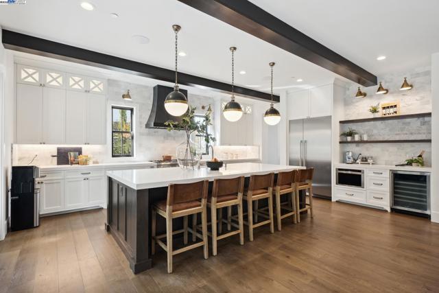 2621 Royal Oaks Dr, Alamo CA: https://media.crmls.org/mediaz/57f626aa-96aa-4301-8e42-b37ac6beafa3.jpg