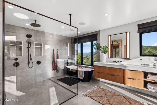31460 Glenbridge Road, Westlake Village CA: https://media.crmls.org/mediaz/57f76657-78c9-4499-90f4-bc64548d3b00.jpg