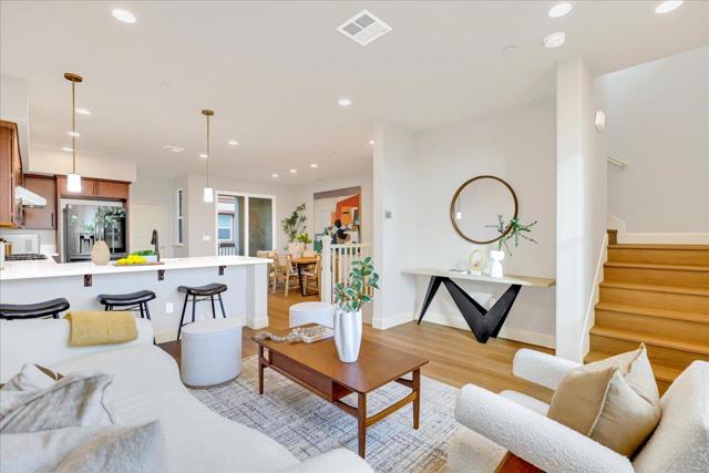 1011 Bellante Lane, San Jose CA: https://media.crmls.org/mediaz/57f77d14-6dc4-4038-bd8a-3fc201e789e9.jpg