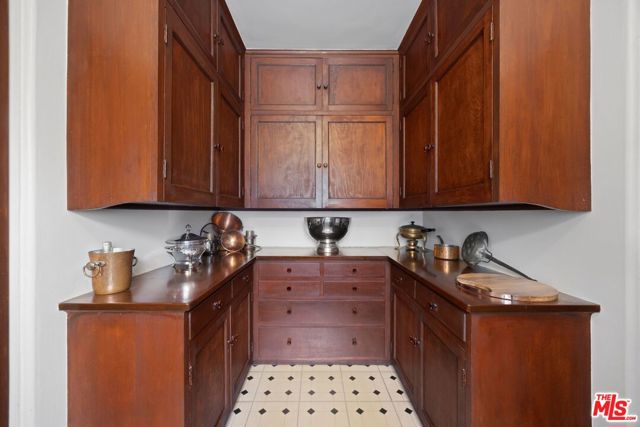 3806 Carnavon Way, Los Angeles CA: https://media.crmls.org/mediaz/57f79f81-3658-48b4-ab67-9576680d5764.jpg