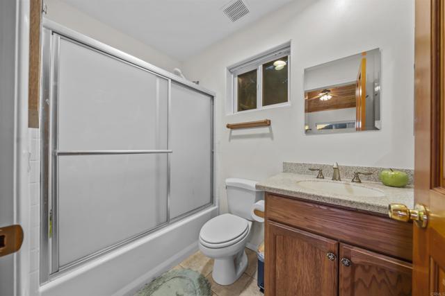 35465 Sunset Lane, Julian CA: https://media.crmls.org/mediaz/57f8ec52-7091-4d33-b836-a4e99d1317df.jpg