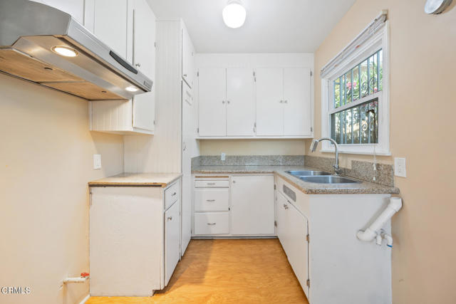 1268 Mentone Avenue, Pasadena CA: https://media.crmls.org/mediaz/57f9055a-e6ca-49e8-98f6-bd19f3ef7162.jpg