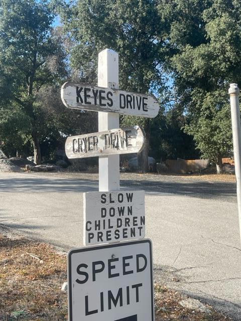 Keyes corner st sign