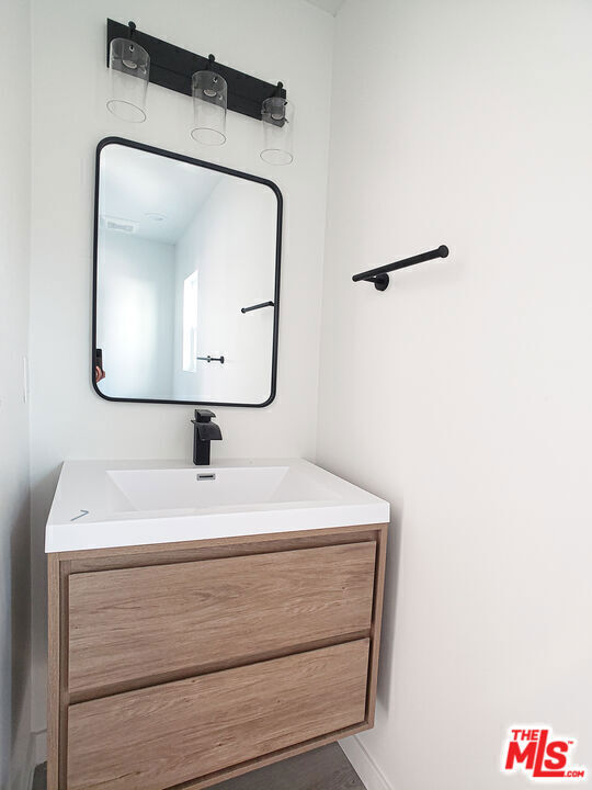 158 N Edgemont Street, Los Angeles CA: https://media.crmls.org/mediaz/57f9eb20-3de6-4711-9319-de62a2d440cb.jpg