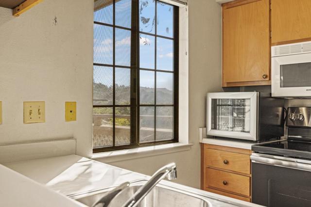 720 Pheasant Ridge Road, Del Rey Oaks CA: https://media.crmls.org/mediaz/57fa2c6e-31d3-4838-a175-03ab885ebe31.jpg