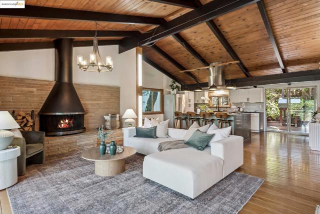 2560 Carisbrook Dr, Oakland CA: https://media.crmls.org/mediaz/57fc7ba2-8375-44be-8989-89281d1fdde9.jpg