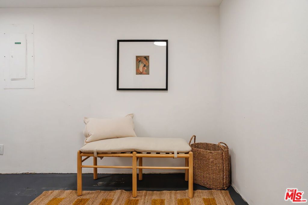 https://media.crmls.org/mediaz/57fc8077-747d-47ae-9ce5-26f35ce92ef3.jpg?preset=X-Large
