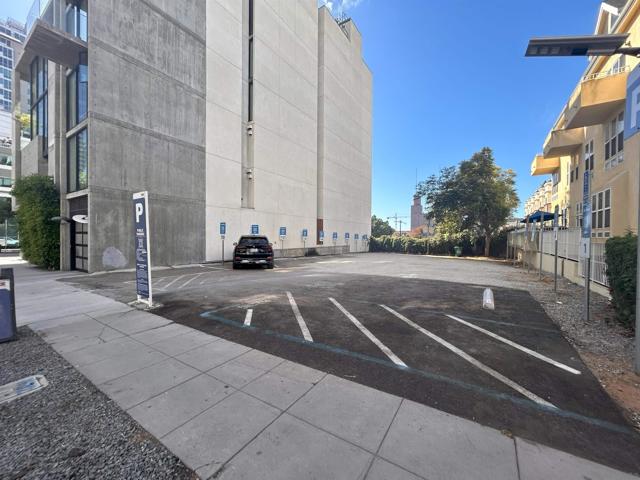 1620 Union Street, San Diego CA: https://media.crmls.org/mediaz/57fd05af-b1d6-4047-ac20-33c3ec5cfe11.jpg