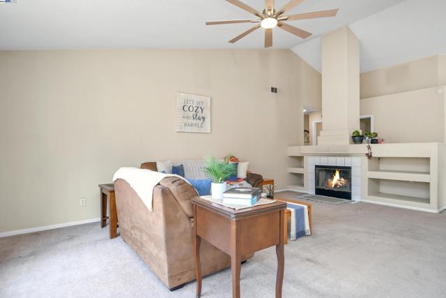 1218 Fetzer Ln, Oakley CA: https://media.crmls.org/mediaz/57fd3e69-cb08-4852-9115-e5aad77be09b.jpg