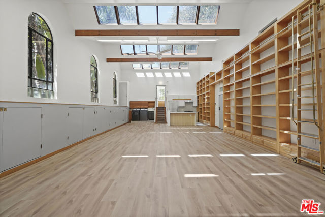 28828 Selfridge Dr, Malibu CA: https://media.crmls.org/mediaz/57fdce23-200f-4ef3-a83e-b8dda8fabd5b.jpg