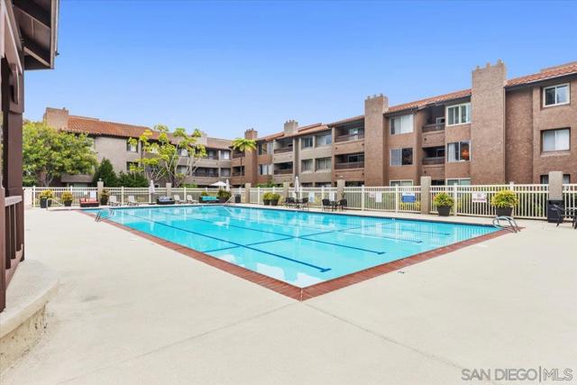 10250 Caminito Cuervo, San Diego CA: https://media.crmls.org/mediaz/57fdf3c2-a417-43d3-b7e7-9c219f6b7195.jpg