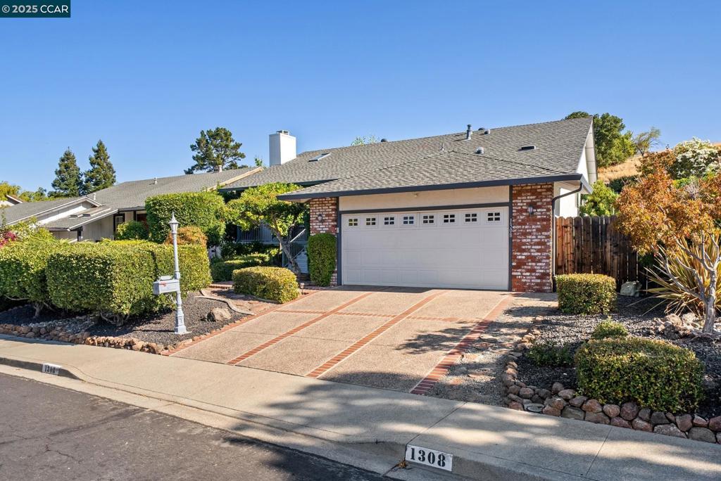 1308 Saddlehill Ln