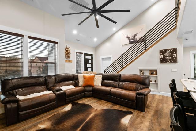 47145 Skyview Drive, Big Bear CA: https://media.crmls.org/mediaz/57fe480f-5ab1-433e-9bf6-c597dbf57f41.jpg