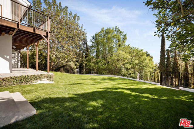 2745 La Cuesta Drive, Los Angeles CA: https://media.crmls.org/mediaz/57fe82ca-6545-4e80-bb19-78b072f8b808.jpg