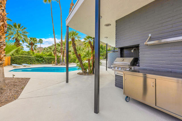 345 W Crestview Drive, Palm Springs, CA 92264