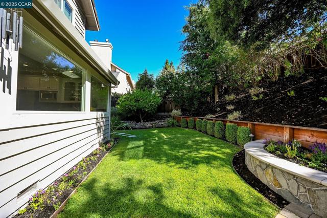47 Kentfield Ct, Alamo CA: https://media.crmls.org/mediaz/57fea91a-bfba-4f98-bb1c-2cfb0294182a.jpg