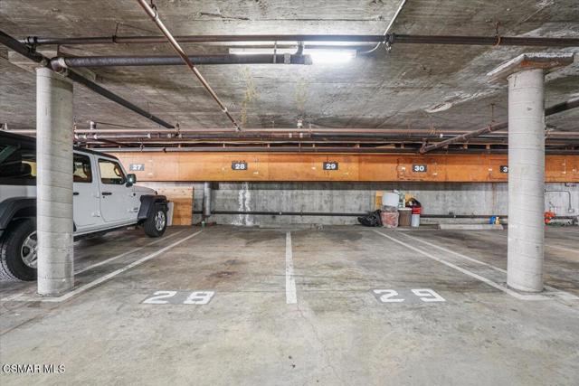 17842 Magnolia Boulevard, Encino CA: https://media.crmls.org/mediaz/57feb764-bea5-4404-ad7b-90074c21b652.jpg
