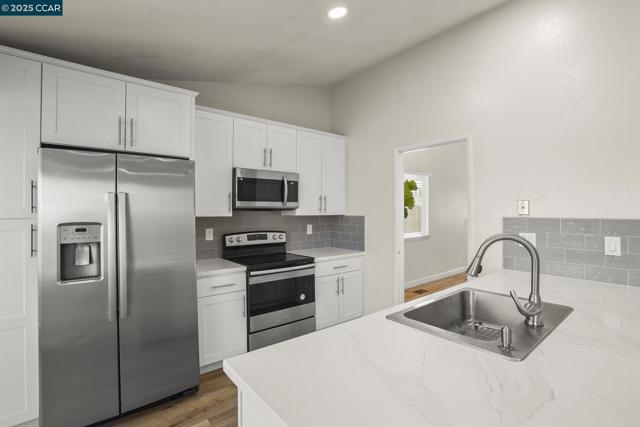 782 Ash Ct, Fairfield CA: https://media.crmls.org/mediaz/57ff1908-64ca-43f5-8f90-b8f100829dcb.jpg