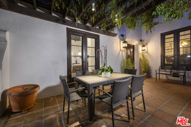 5181 Franklin Avenue, Los Angeles CA: https://media.crmls.org/mediaz/57ff208d-bf9b-4a4c-852f-a43e452716d9.jpg