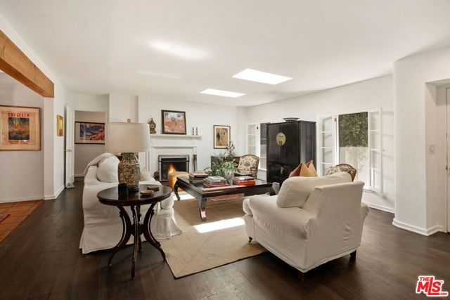 9742 Saturn Street, Los Angeles CA: https://media.crmls.org/mediaz/57ff6eae-1360-452f-95e8-82b6e2d54561.jpg