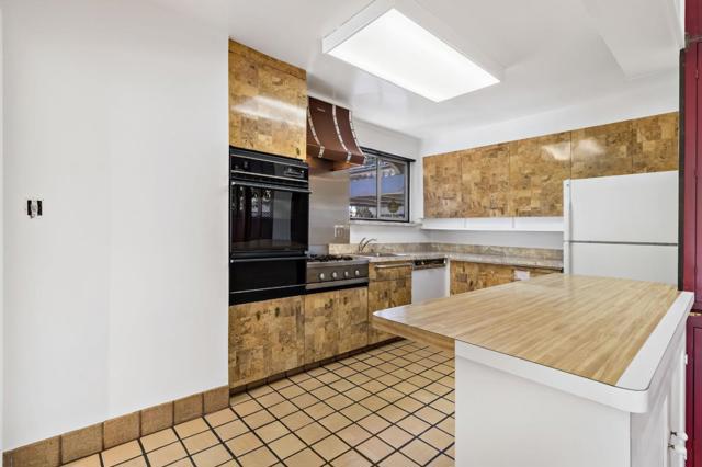 100 Eldora Drive, Mountain View CA: https://media.crmls.org/mediaz/57ff9e03-970e-4a64-93d0-b6d960193964.jpg