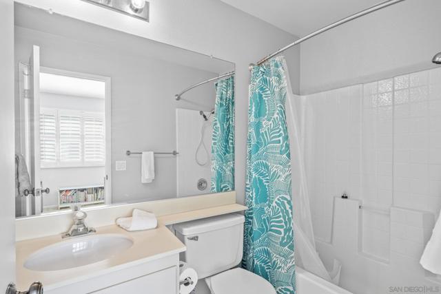 11378 Via Rancho San Diego, El Cajon CA: https://media.crmls.org/mediaz/57ffb817-2b84-45b5-8f48-af68830758f3.jpg