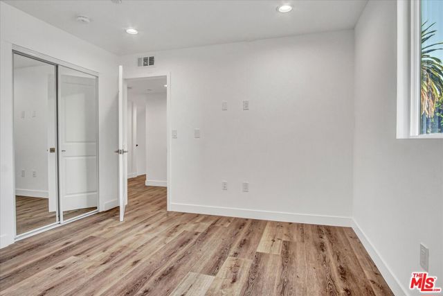 2419 S Cochran Avenue, Los Angeles CA: https://media.crmls.org/mediaz/580002ff-8309-4d7e-a949-6c19d48eebb0.jpg