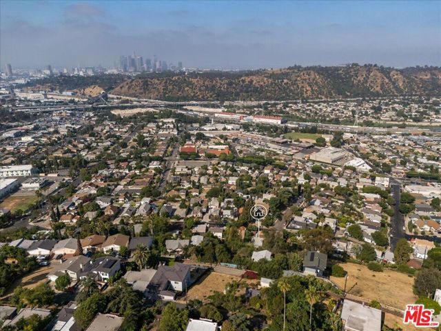 621 Isabel Street, Los Angeles CA: https://media.crmls.org/mediaz/580027b7-2c08-4654-839e-efb44a8e81e3.jpg