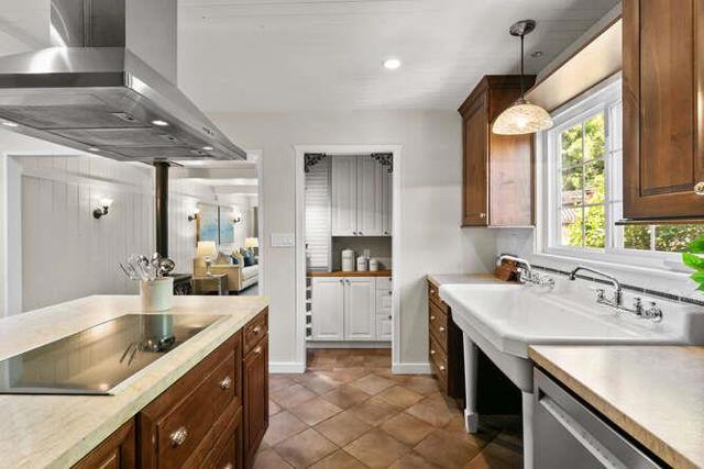 Image 9 of 37 For 4465 Sherbourne Drive