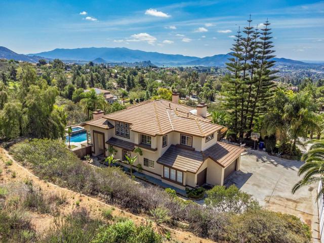 14797 Wild Colt Place, Jamul CA: https://media.crmls.org/mediaz/5800cd83-d301-4f57-9ac1-8983e061fcf7.jpg