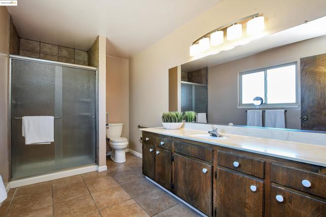 918 Carpenter Rd, Oakley CA: https://media.crmls.org/mediaz/5800e085-b34a-4e67-8a78-e6e2c1dfa63d.jpg
