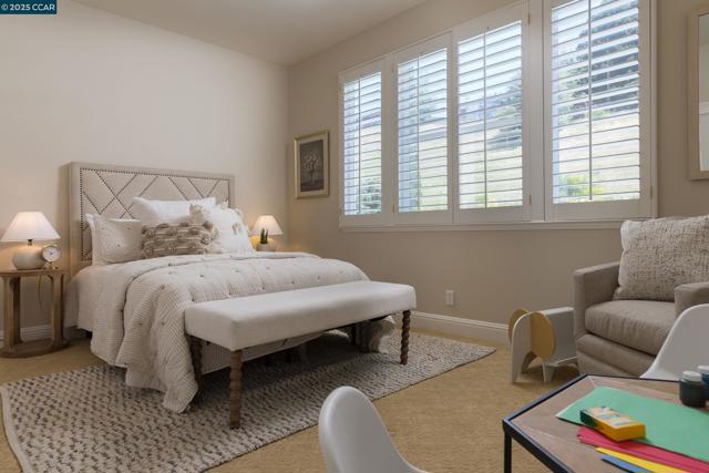 5427 Blackhawk Dr, Danville CA: https://media.crmls.org/mediaz/58016136-8bb6-46e1-b713-49bf16fec336.jpg