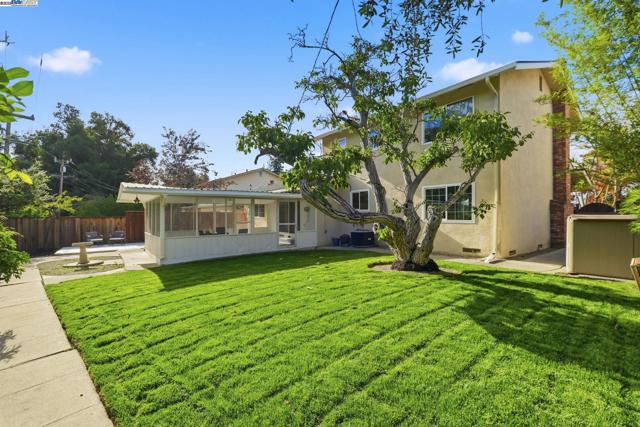 42293 Camino Santa Barbara, Fremont CA: https://media.crmls.org/mediaz/580165fa-6e77-4269-a82b-8bc5a71748dd.jpg