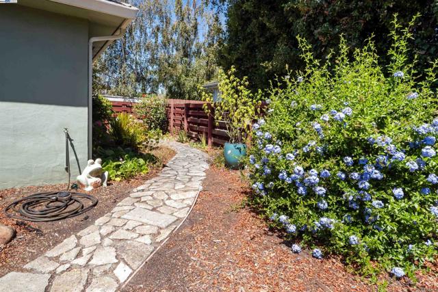 4670 Eggers Dr, Fremont CA: https://media.crmls.org/mediaz/5801a3a7-3b8b-4363-ba1a-4ddcfb28813c.jpg
