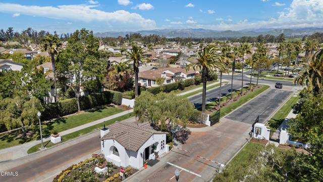 2012 Keltic Lodge Drive, Oxnard CA: https://media.crmls.org/mediaz/5801dafb-4a1f-43df-91ad-2905bf0a5fa6.jpg