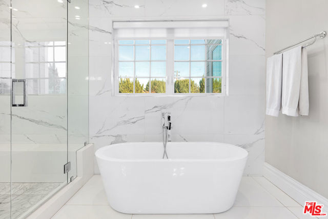 5000 Petit Avenue, Encino CA: https://media.crmls.org/mediaz/5802f9ec-ea59-46c8-a871-01fa772239dd.jpg
