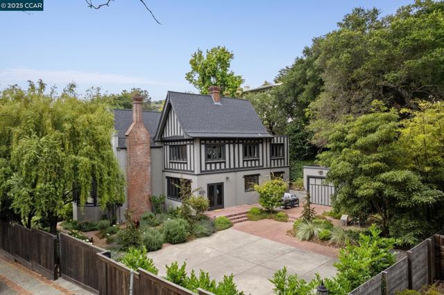 91 Tunnel Rd, Berkeley CA: https://media.crmls.org/mediaz/580309c3-130e-4b61-baaf-7c4c69099daa.jpg