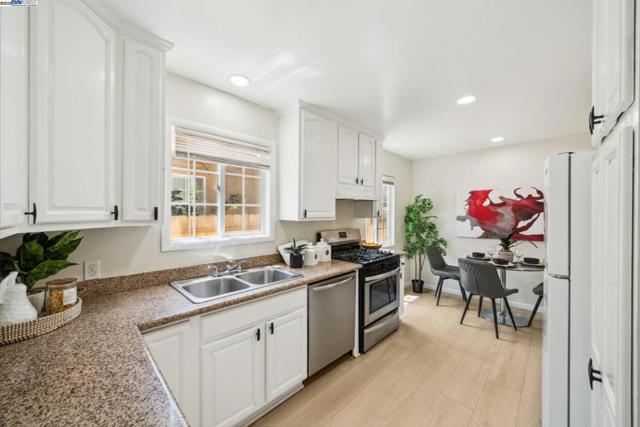 16829 Daryl Avenue, San Lorenzo CA: https://media.crmls.org/mediaz/5803e29f-55b7-4ac7-a7bd-e3178d38e18f.jpg