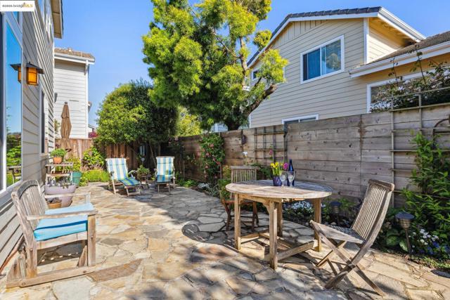 26 Farallon Ct, Richmond CA: https://media.crmls.org/mediaz/5803fef0-052e-45bc-8c9d-7ce37fdfae97.jpg
