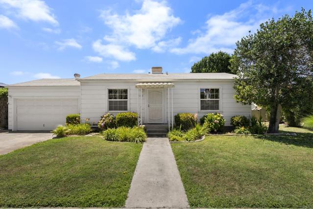 1120 Devonshire Drive, Ocean Beach (San Diego) CA: https://media.crmls.org/mediaz/58043225-7663-4993-9cd4-3ed19f560726.jpg