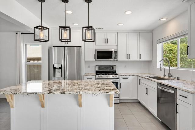 Detail Gallery Image 6 of 28 For 31710 Corte Cardenas, Temecula,  CA 92592 - 3 Beds | 2/1 Baths