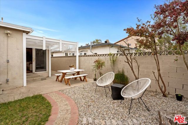 1620 18th Street, Manhattan Beach CA: https://media.crmls.org/mediaz/58051f1a-8898-4264-8559-658b3fd4fec5.jpg